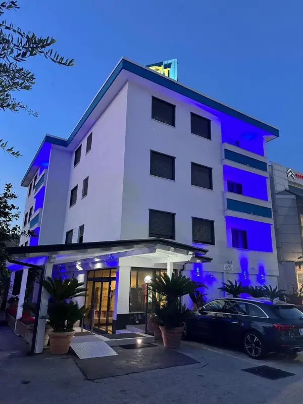 Hotel Clinton Main image